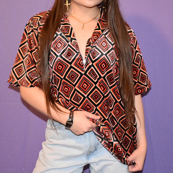 Trippy 70s velvet t shirt. - Picture 2 of 7